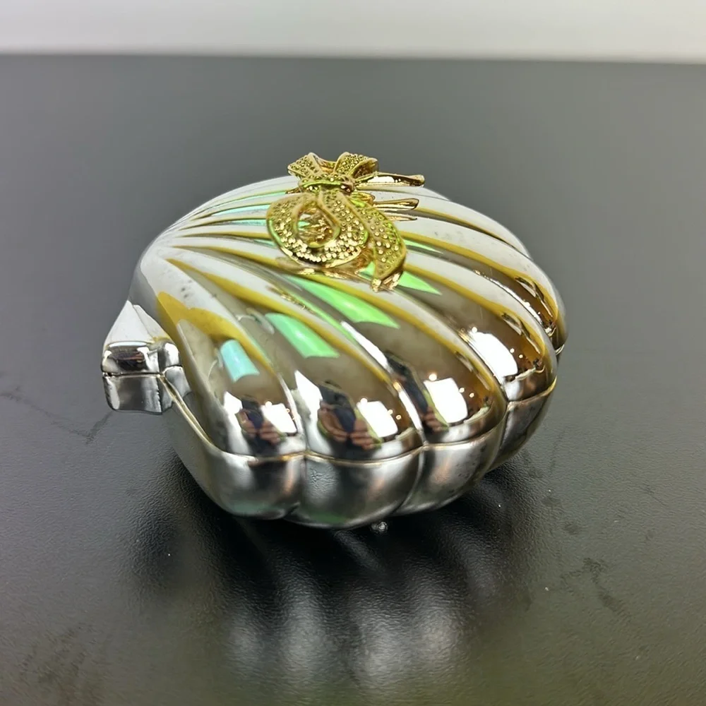 Vtg International Silver Company Small Shell Trinket‎ Jewelry Box with Gold Bow